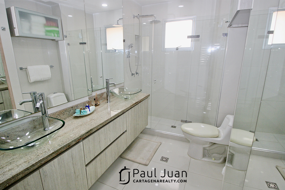 Beautiful fully remodeled apartment